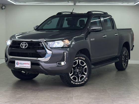 TOYOTA HILUX 2.8 D-4D TURBO DIESEL CD SRX 4X4 AUTOMÁTICO